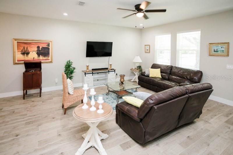 705 E ELM ST