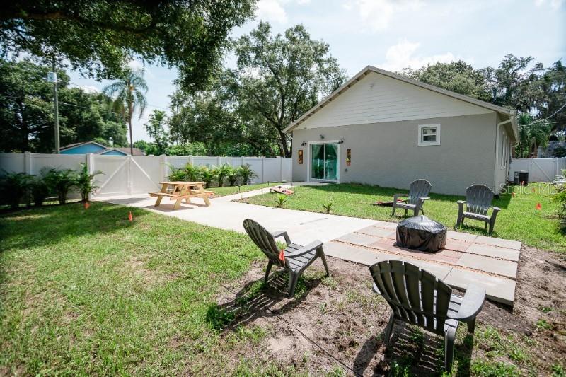 705 E ELM ST