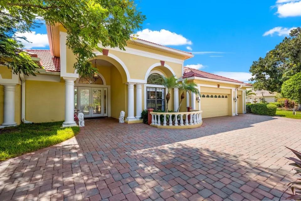 30324 LAURELWOOD LN