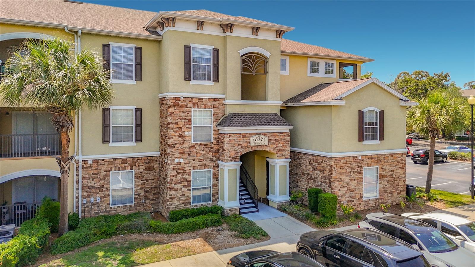 10201 COURTNEY PALMS BLVD #203