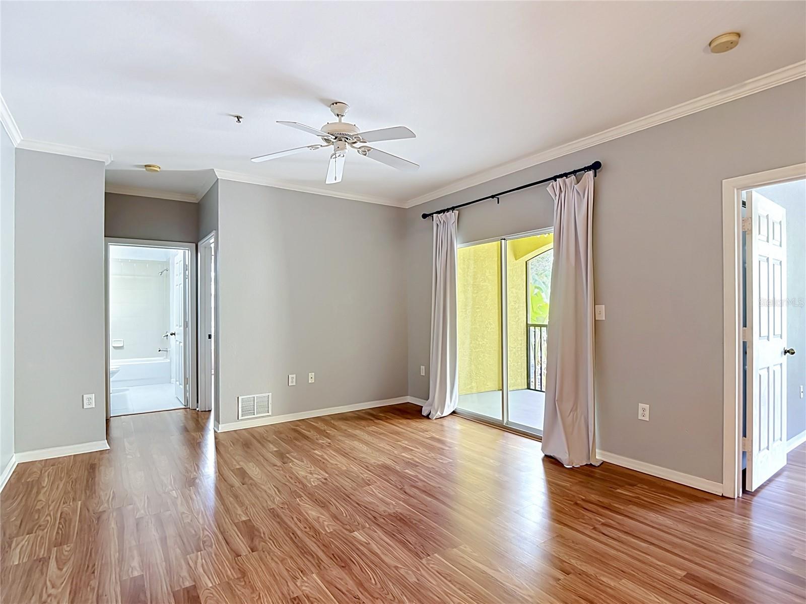 10201 COURTNEY PALMS BLVD #203