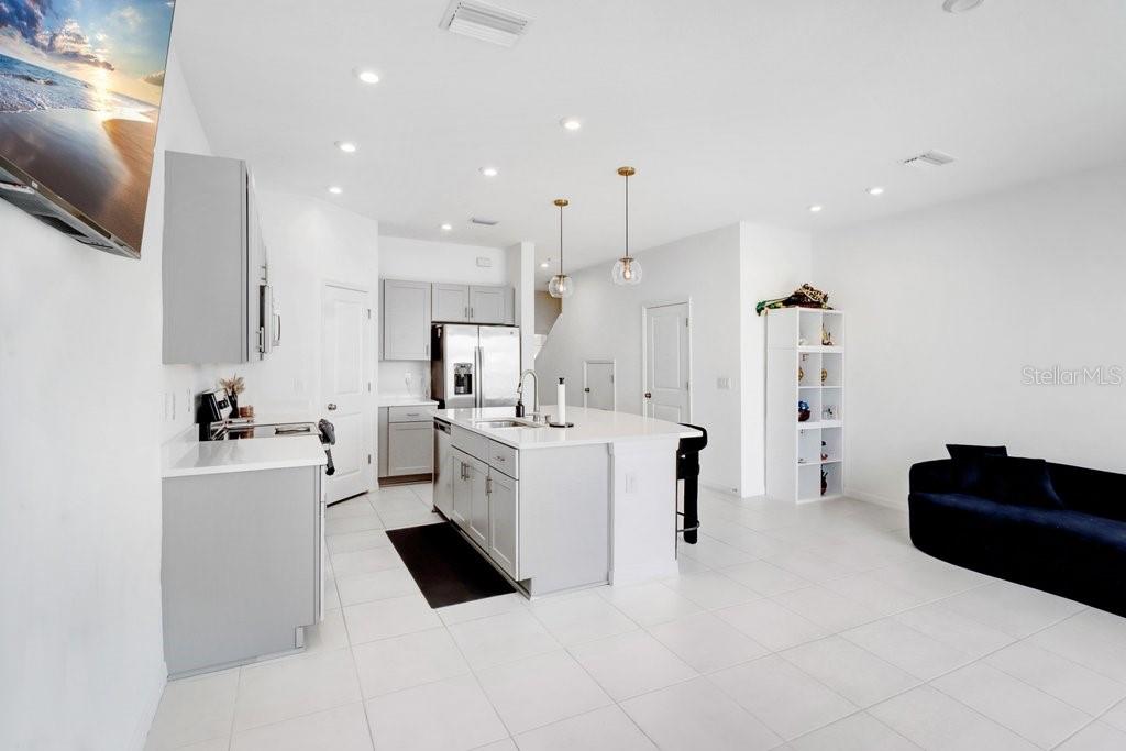 2301 ALEE LN