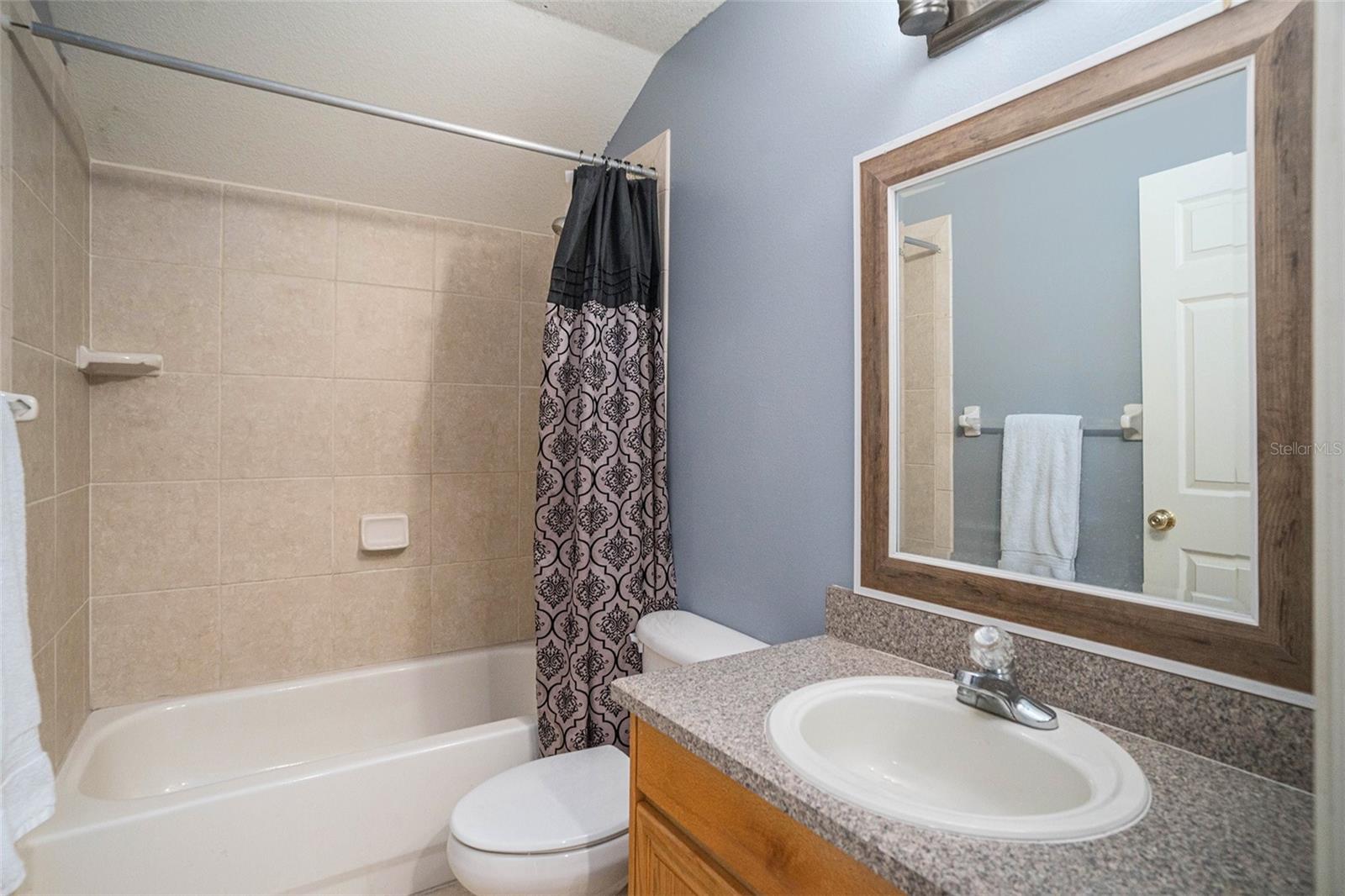 2132 RENSSELAER DR