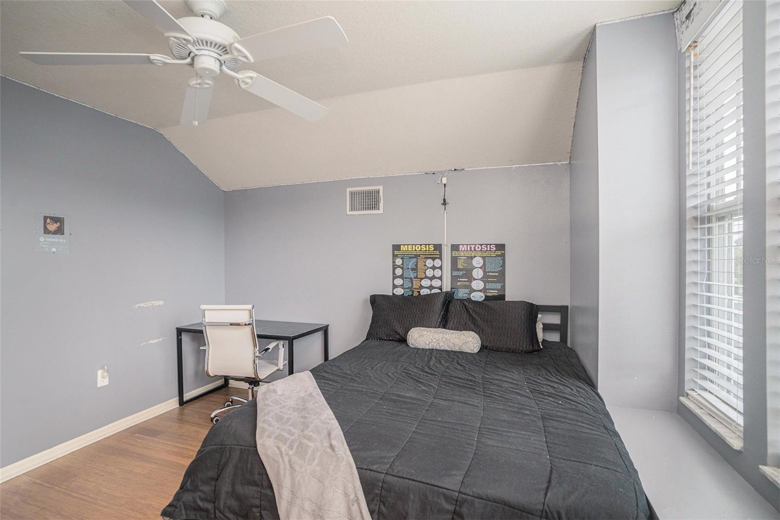 2132 RENSSELAER DR