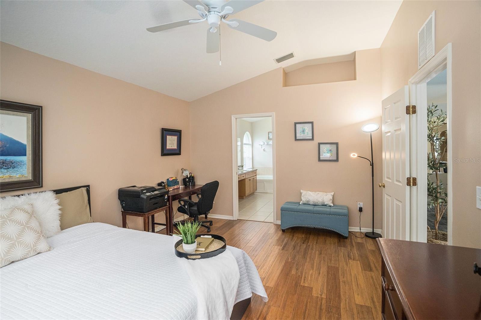 2132 RENSSELAER DR