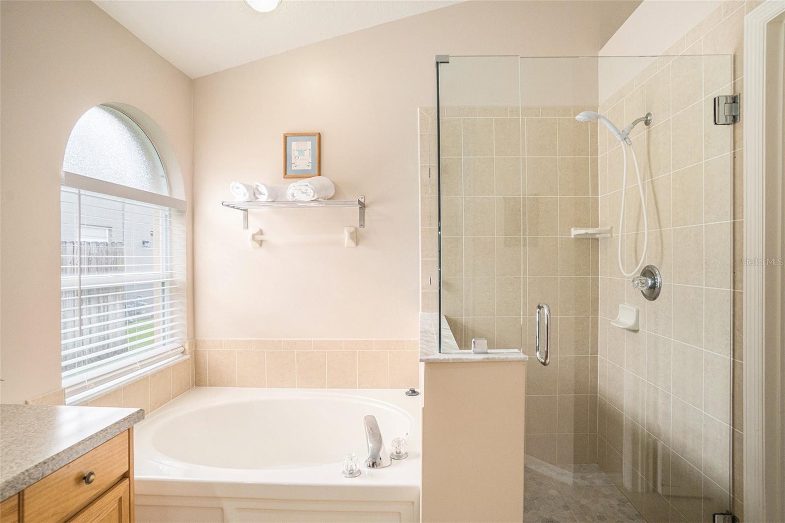 2132 RENSSELAER DR