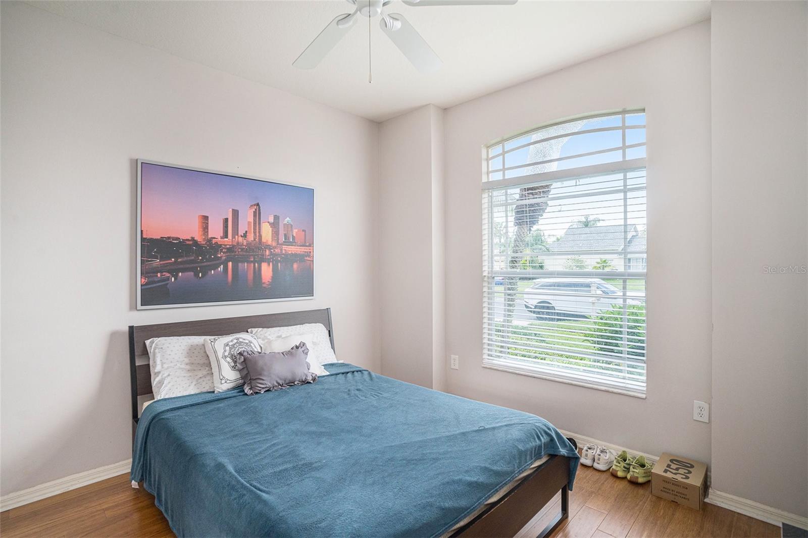 2132 RENSSELAER DR