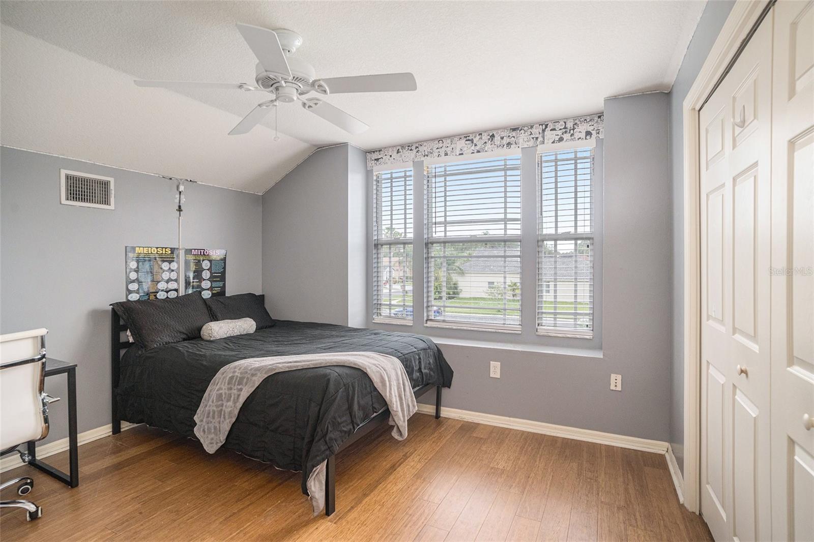 2132 RENSSELAER DR