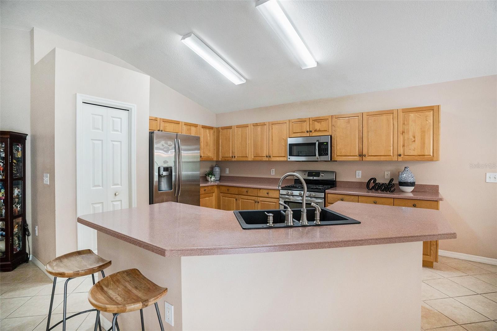 2132 RENSSELAER DR