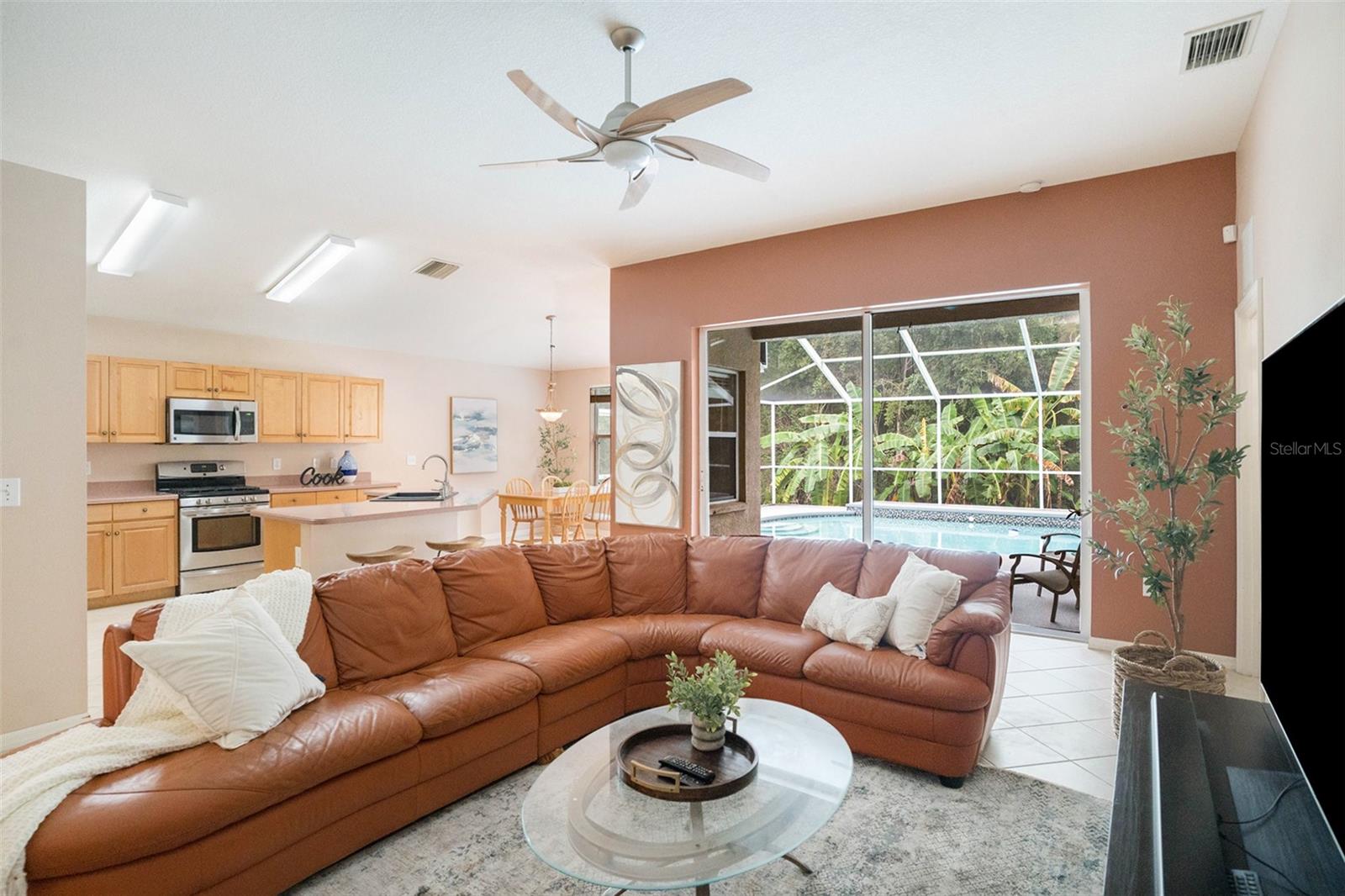 2132 RENSSELAER DR