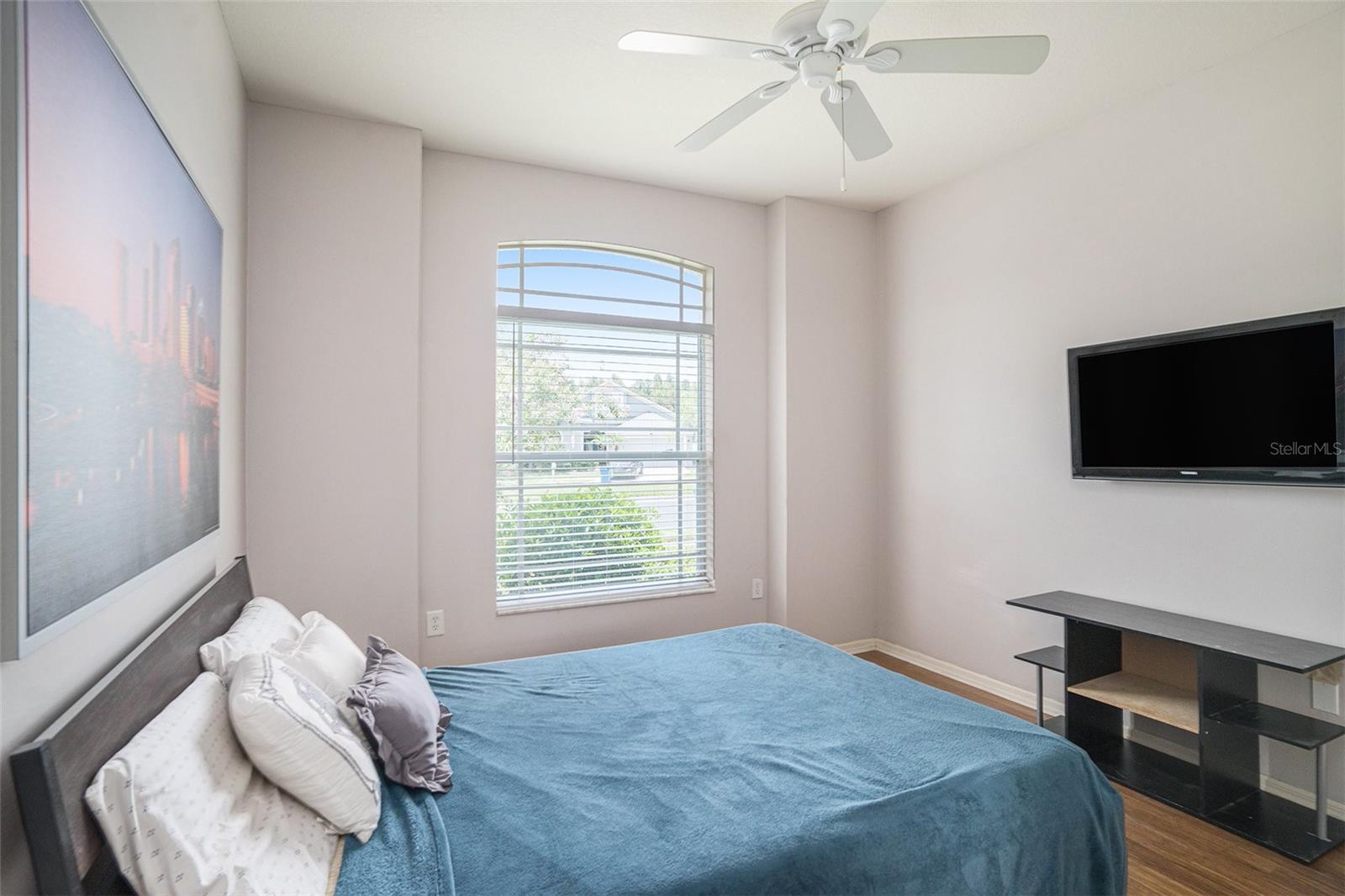 2132 RENSSELAER DR