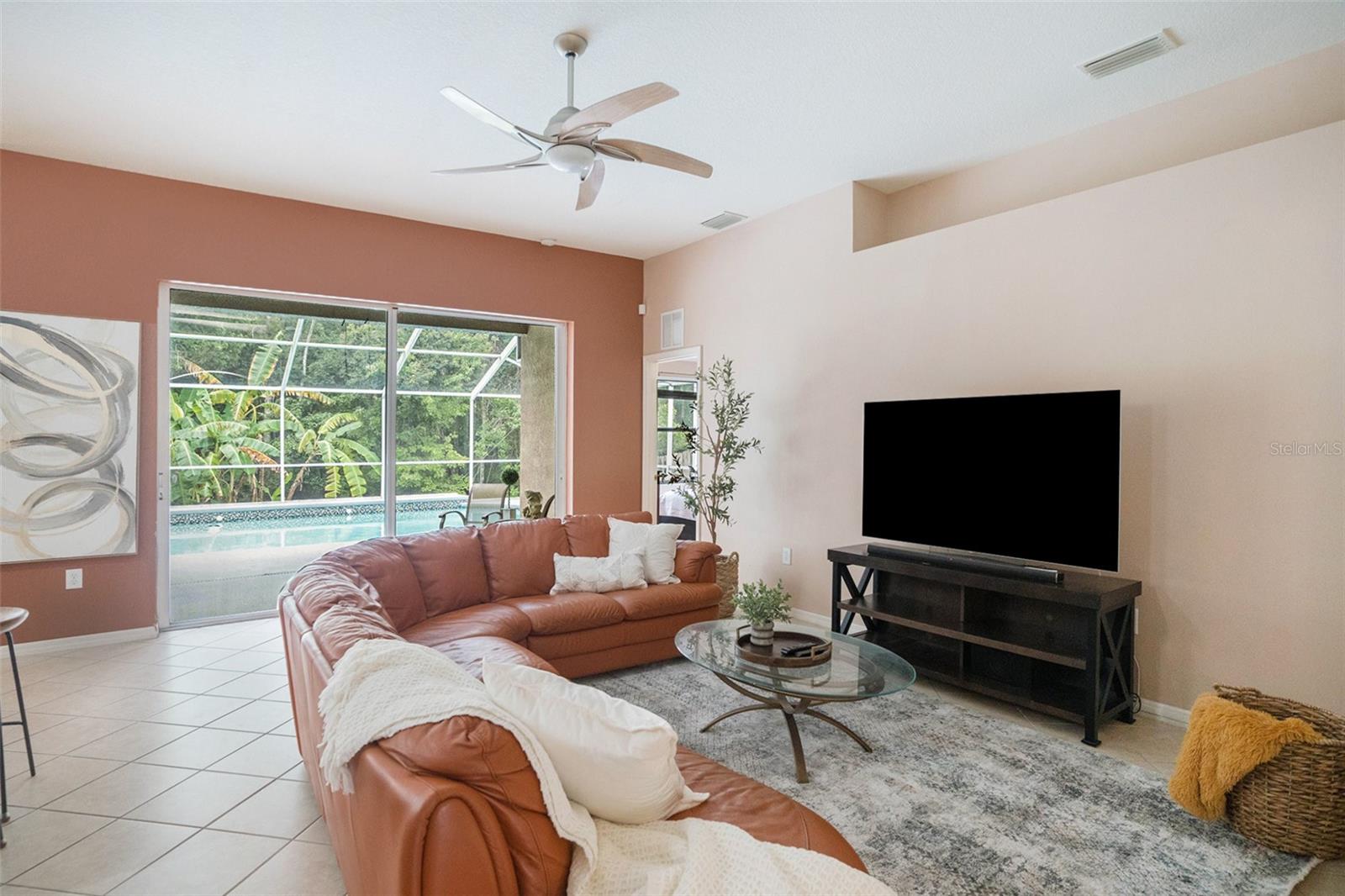 2132 RENSSELAER DR