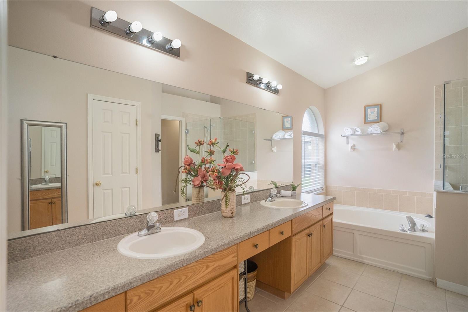 2132 RENSSELAER DR