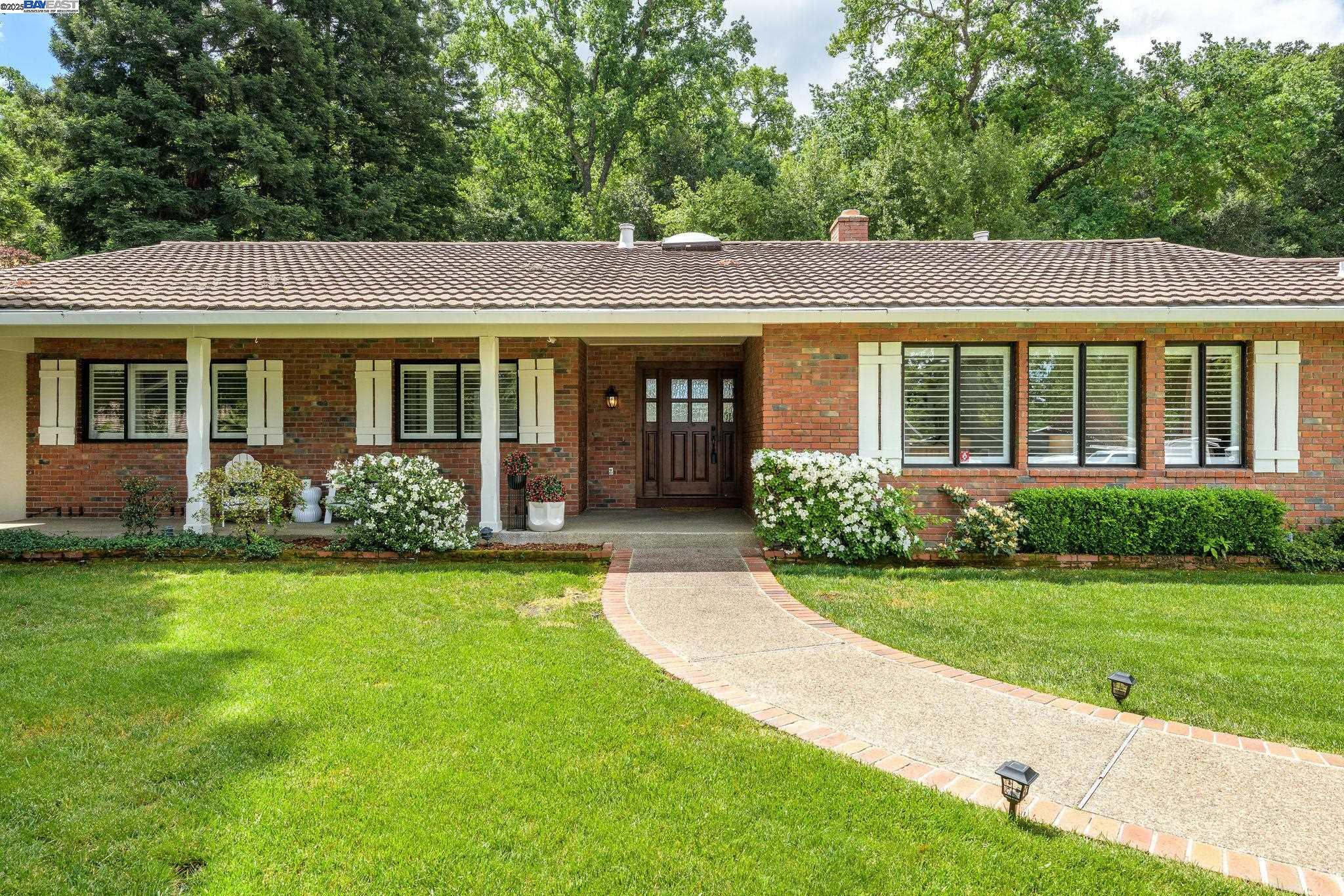 20 Mauri Ct