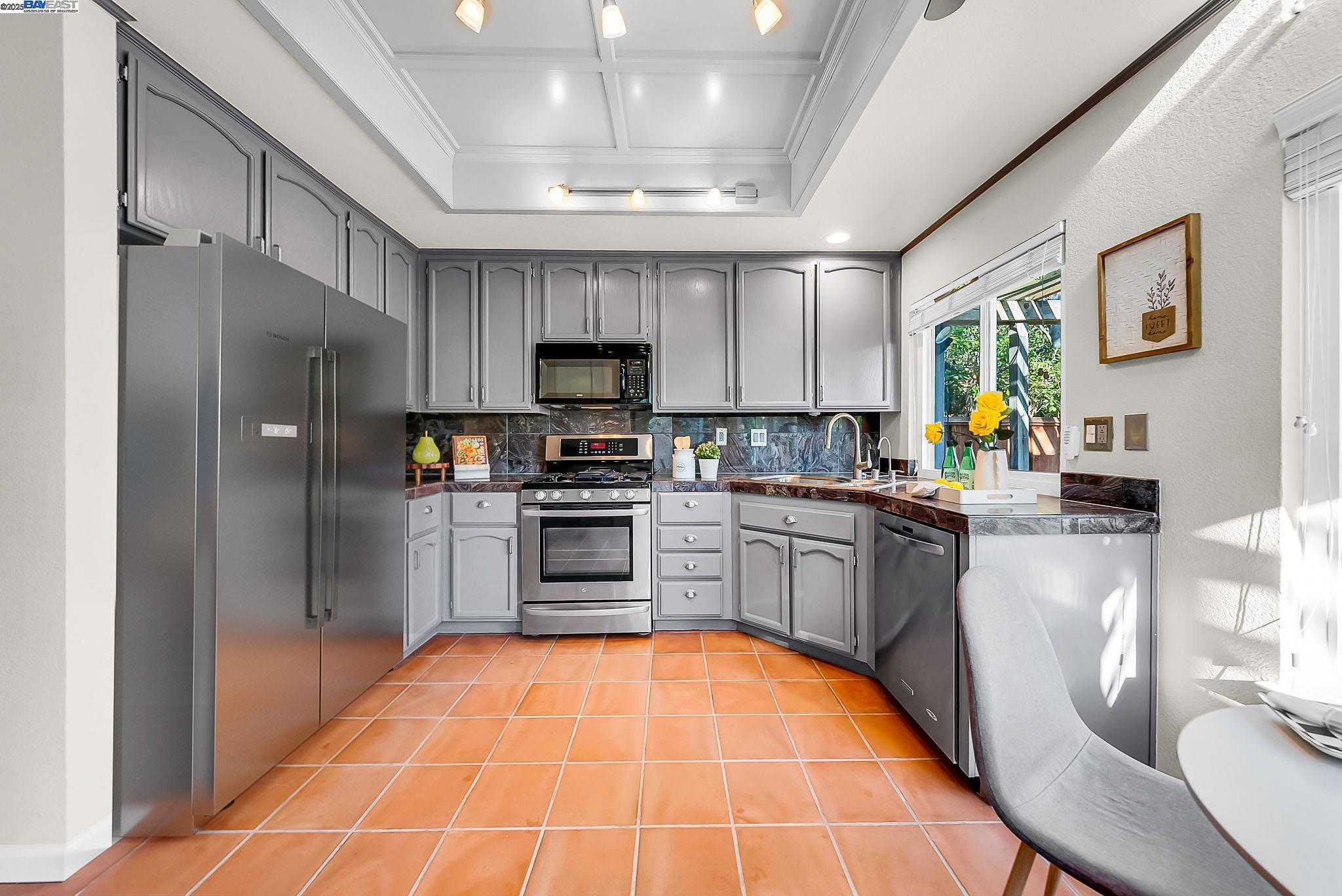 33 Lakeridge Court