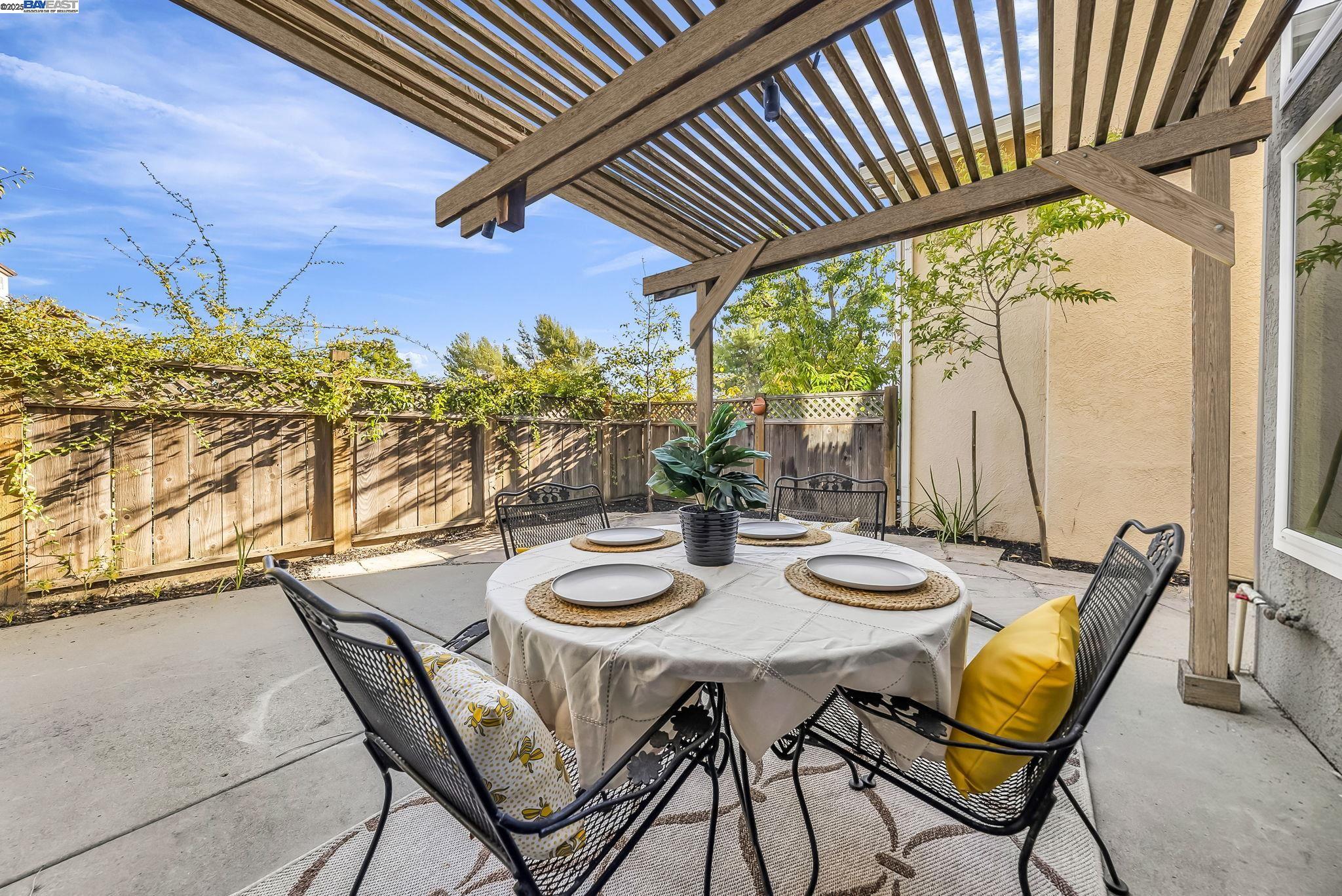 33 Lakeridge Court