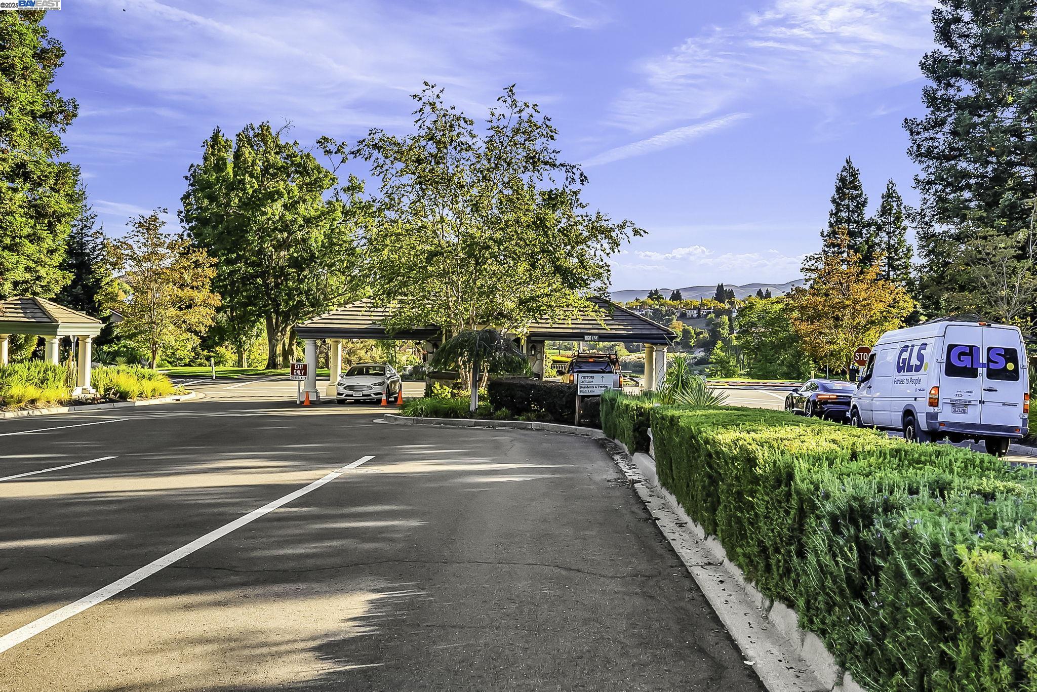 33 Lakeridge Court