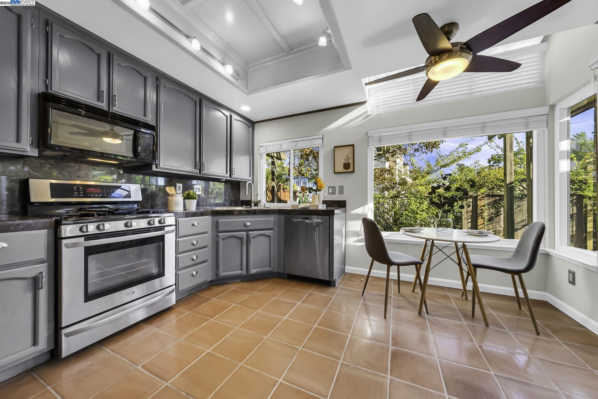 33 Lakeridge Court