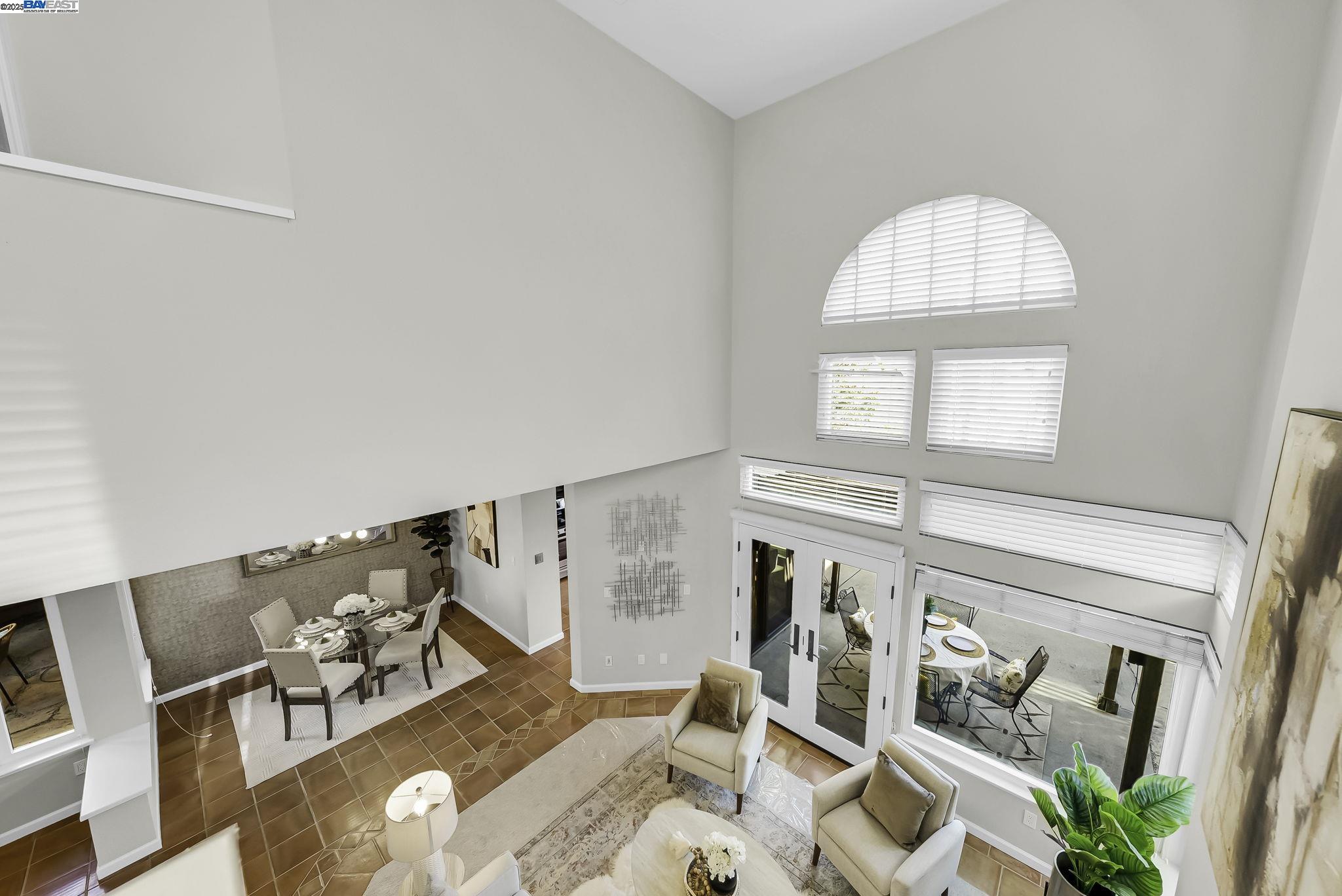 33 Lakeridge Court