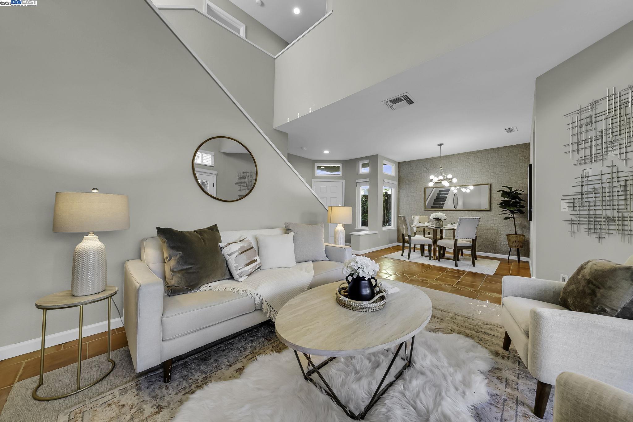 33 Lakeridge Court