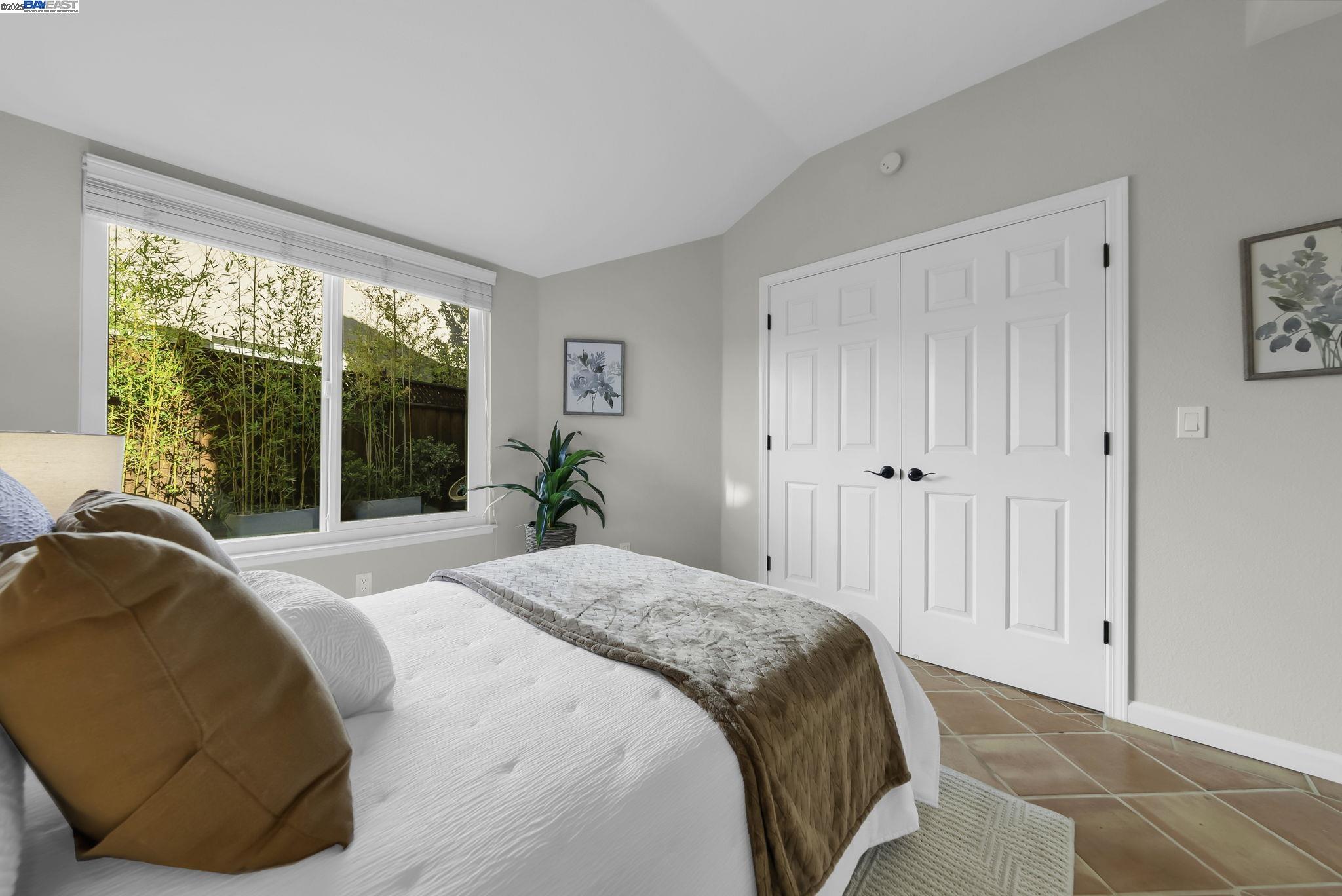 33 Lakeridge Court