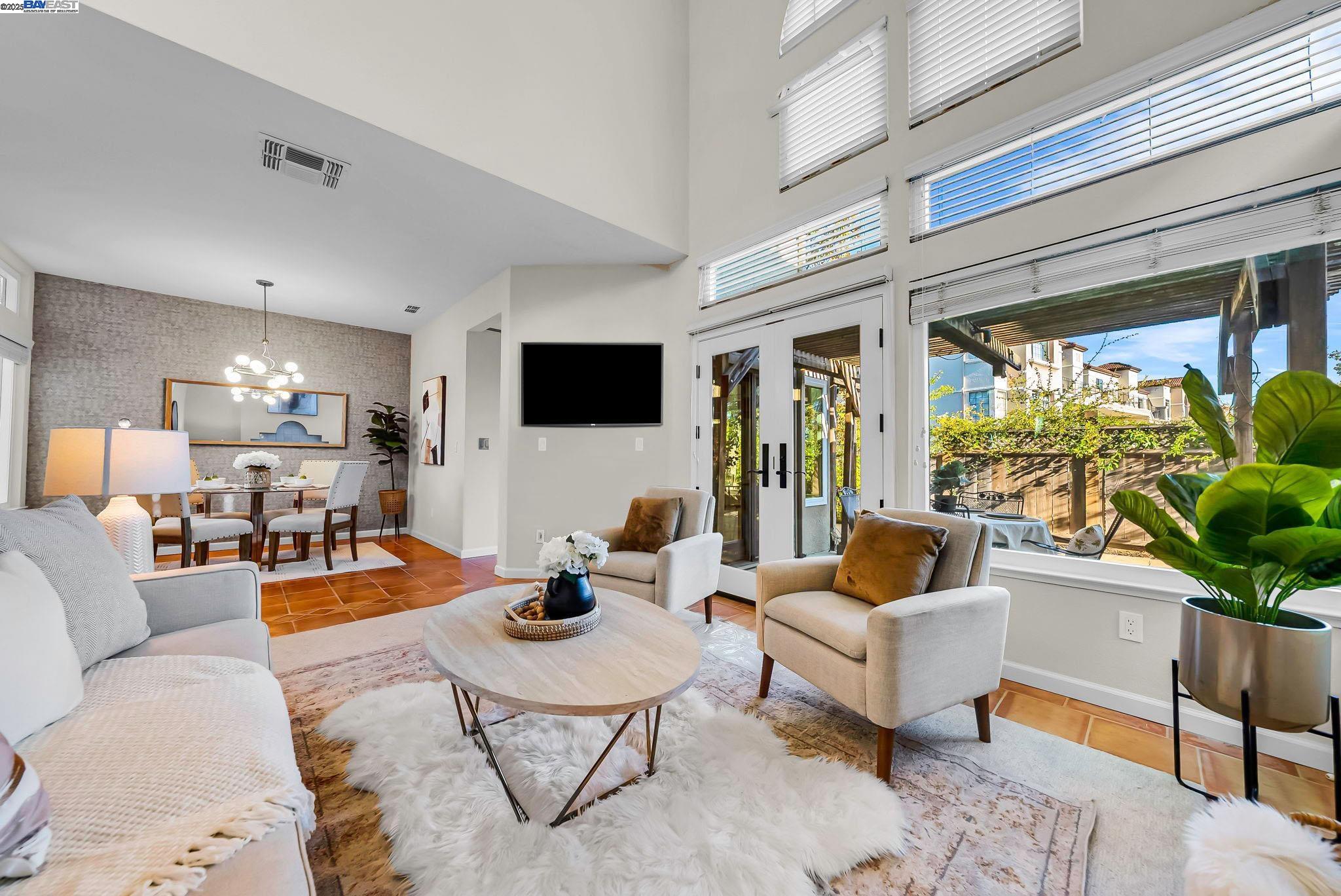 33 Lakeridge Court