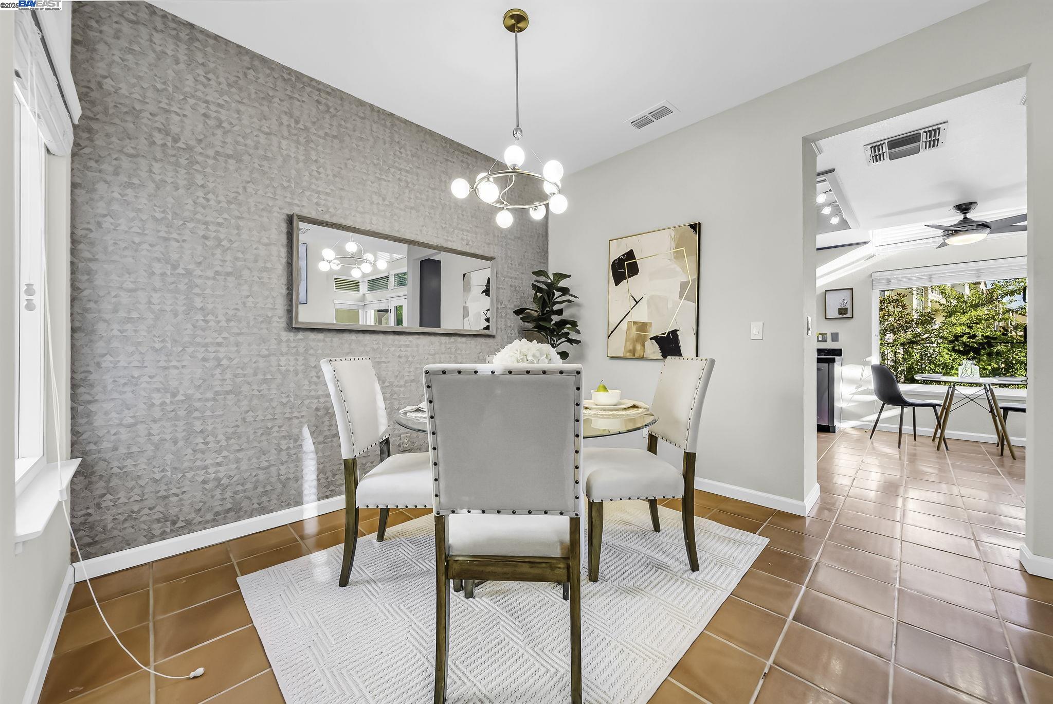 33 Lakeridge Court