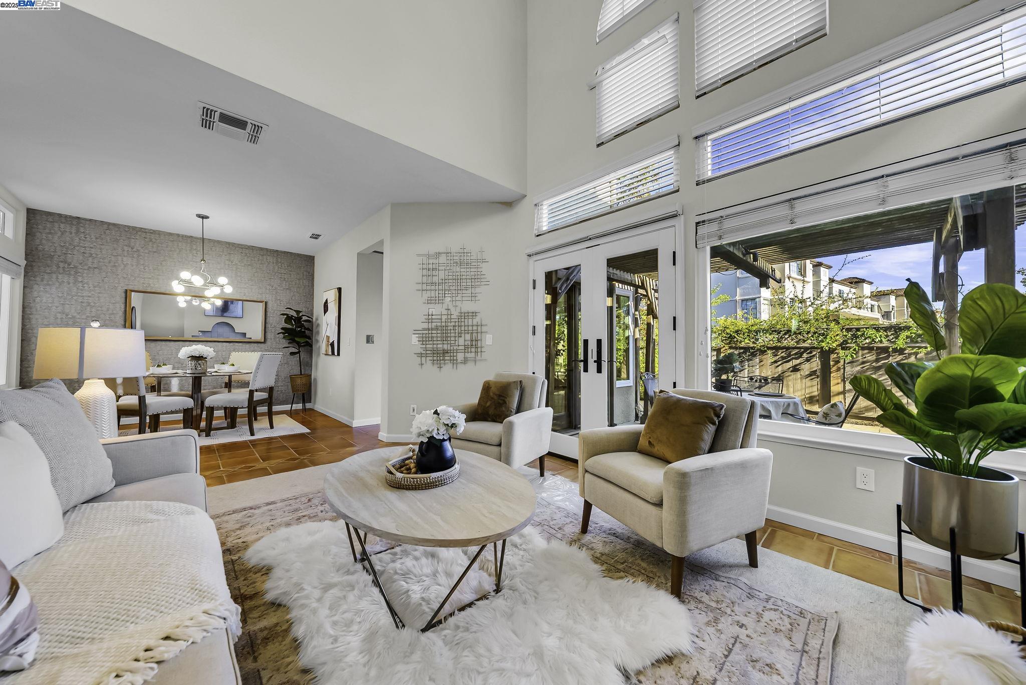 33 Lakeridge Court