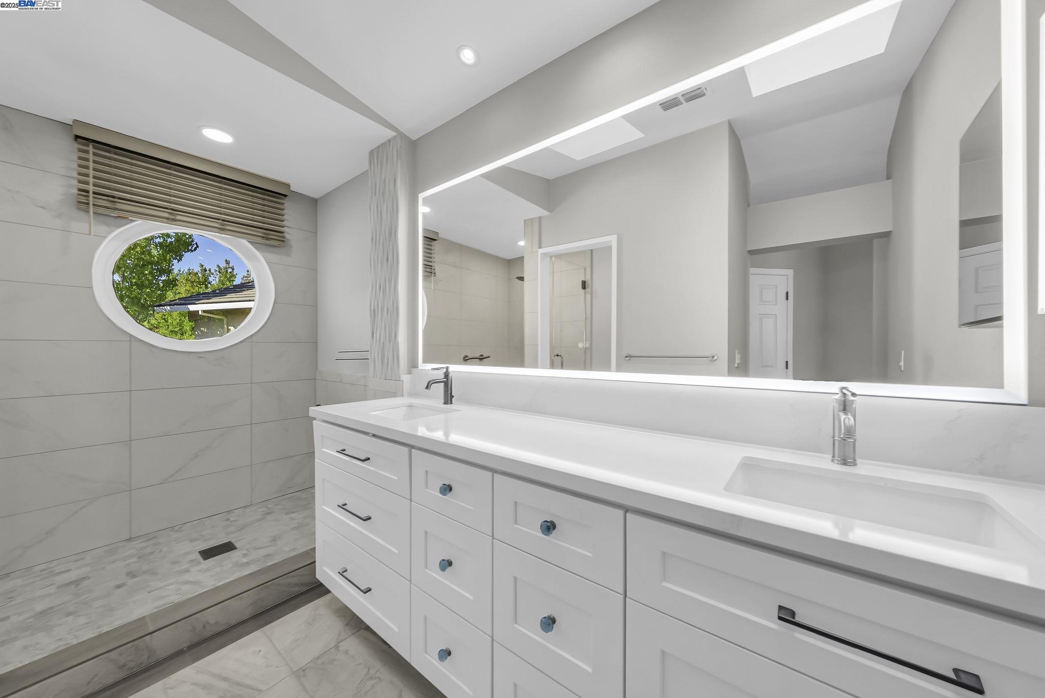 33 Lakeridge Court