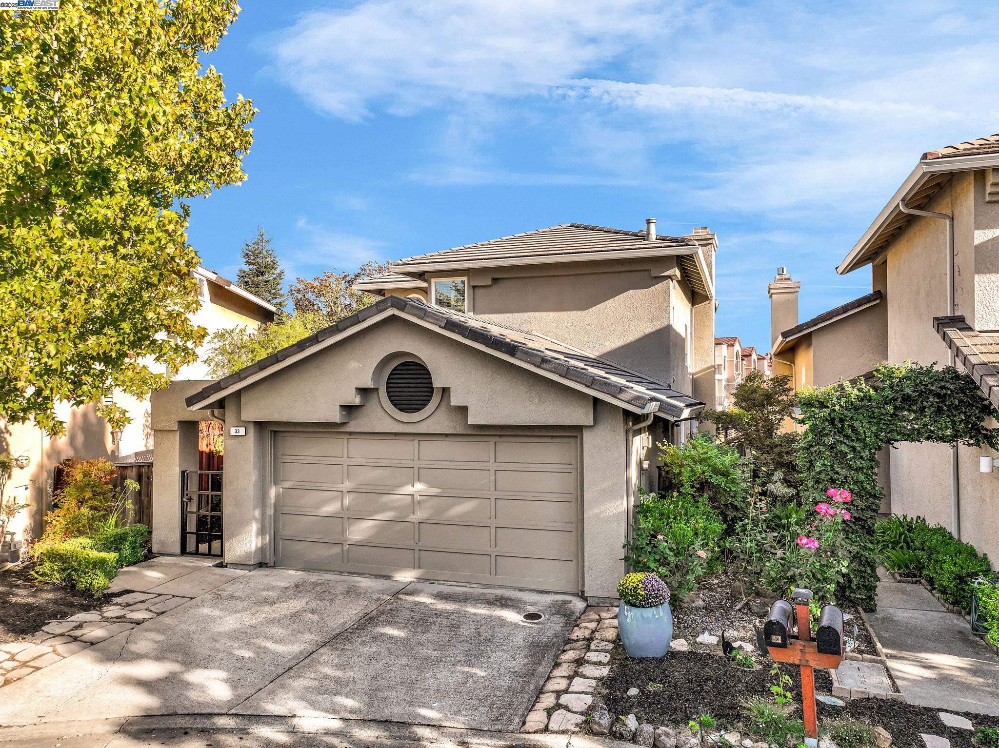 33 Lakeridge Court