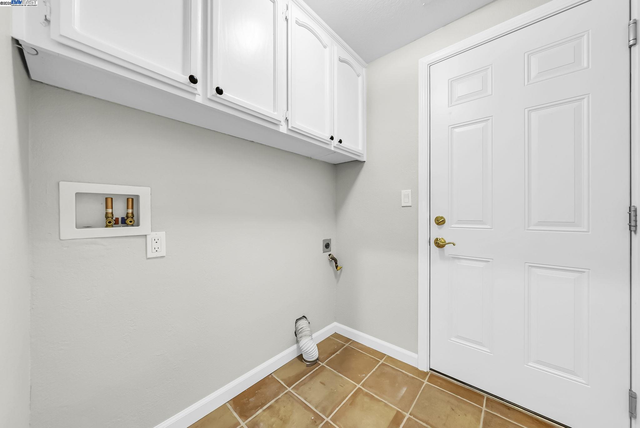 33 Lakeridge Court