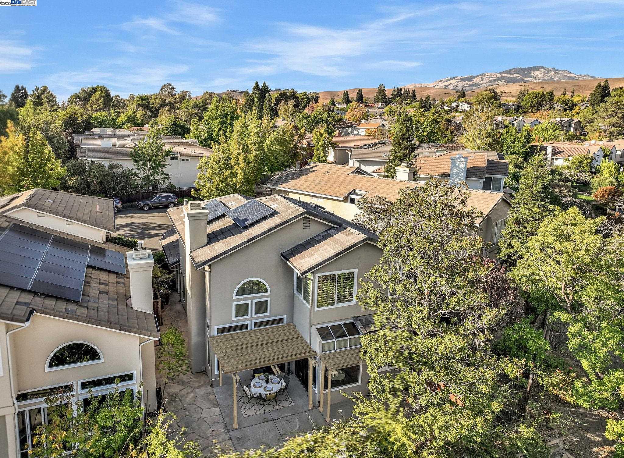 33 Lakeridge Court