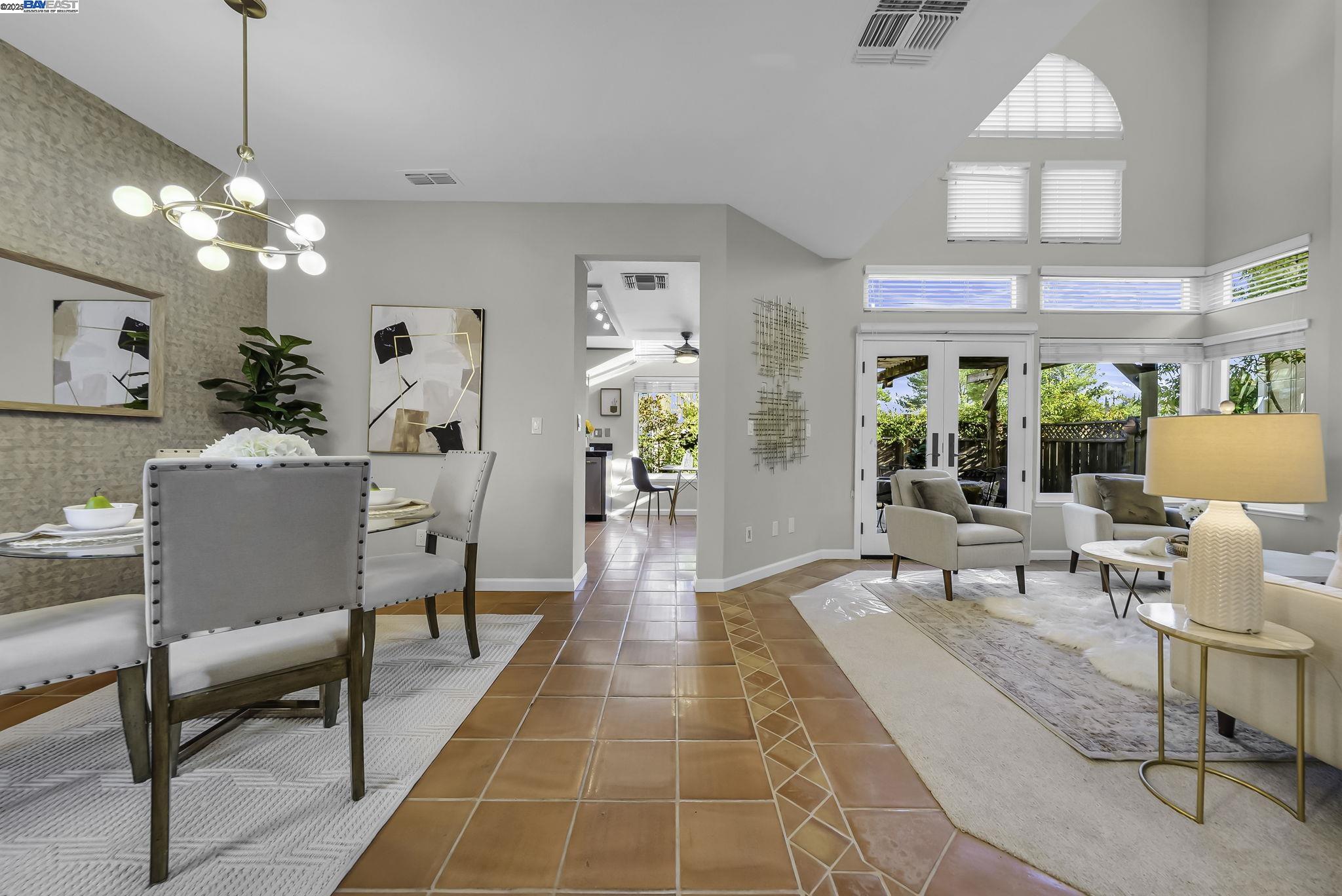 33 Lakeridge Court
