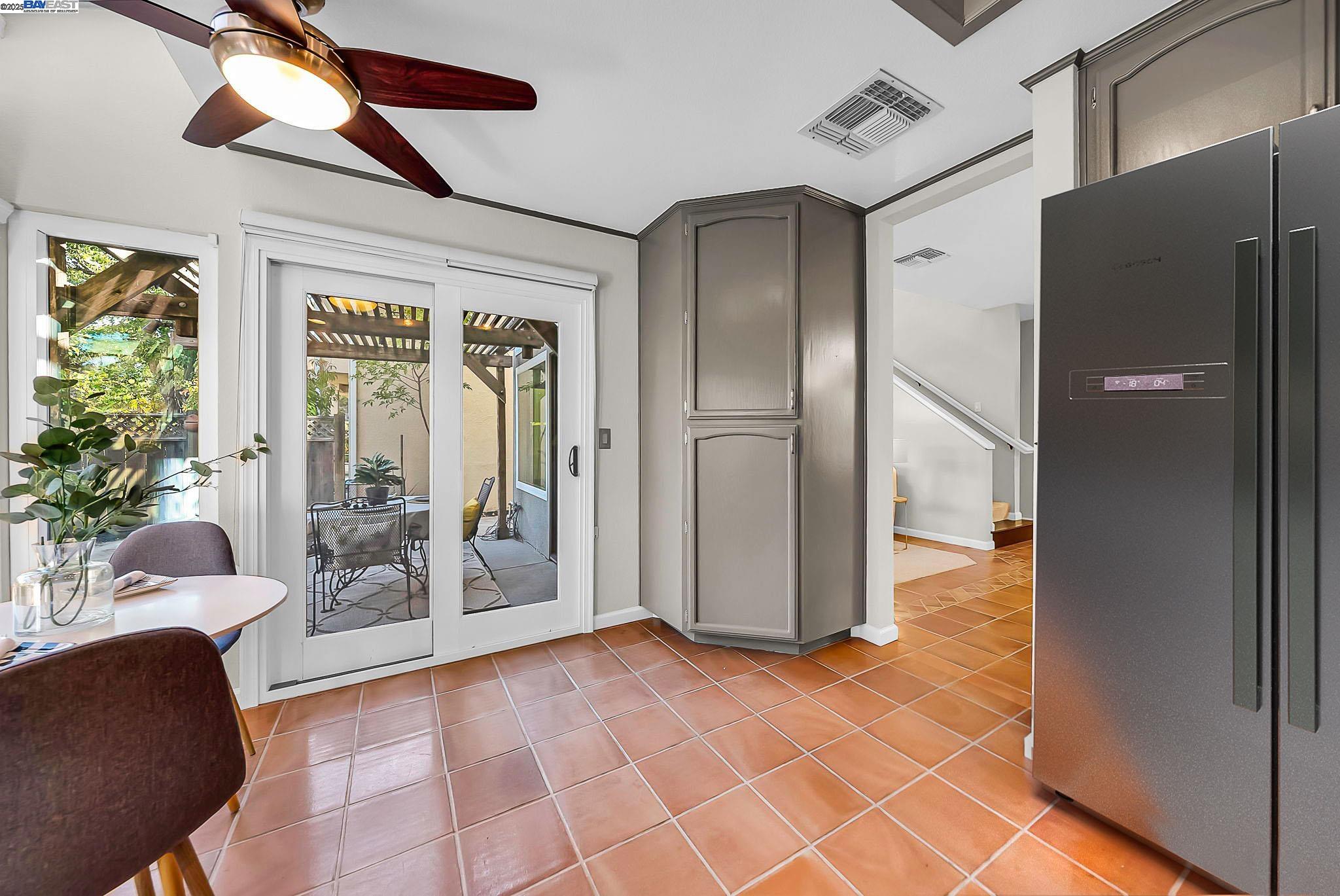 33 Lakeridge Court
