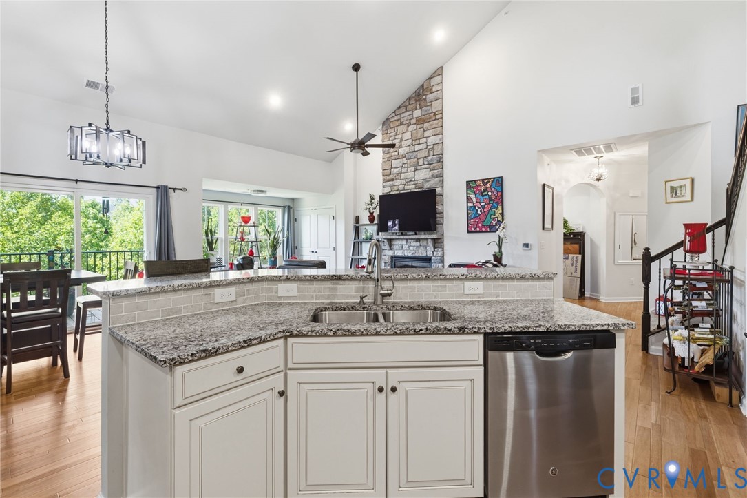 1040 Westwood Village Way Unit#402