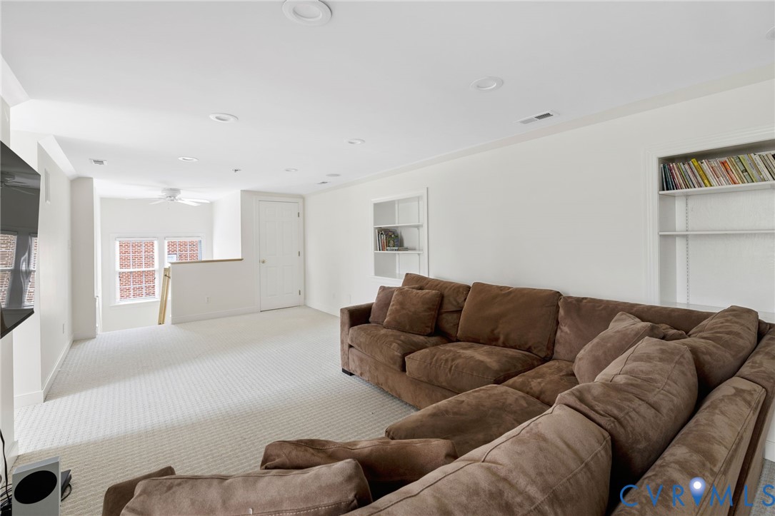 8208 Kingsdown Ct