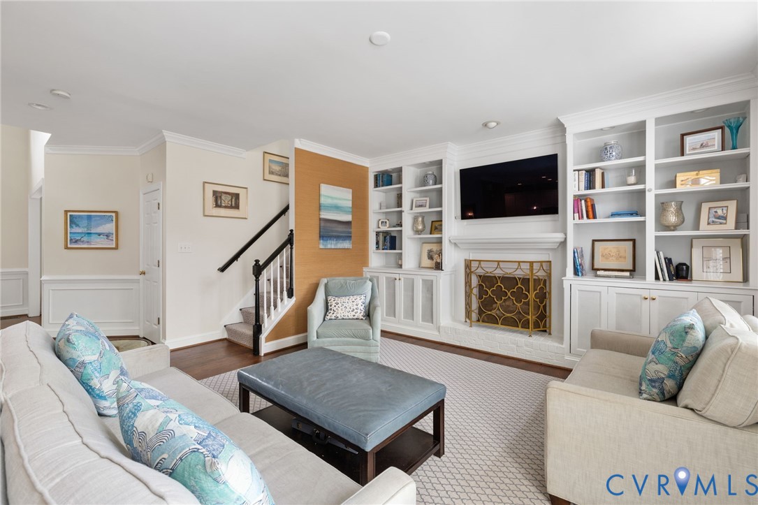 8208 Kingsdown Ct