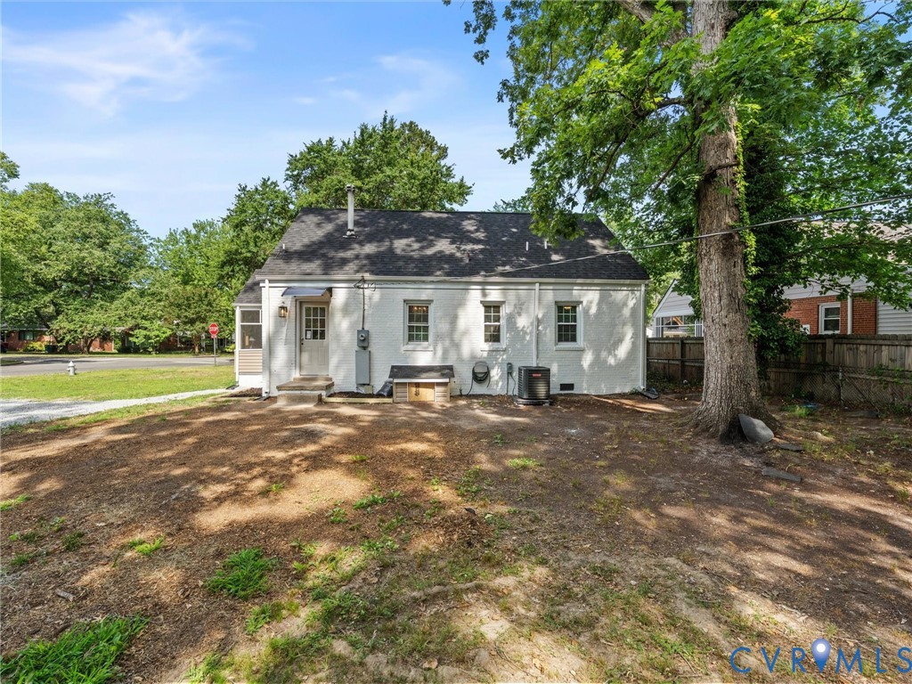 1901 W Club Ln
