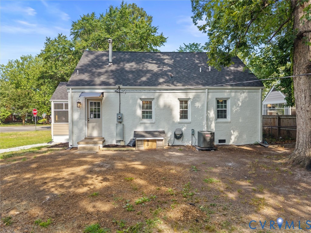 1901 W Club Ln