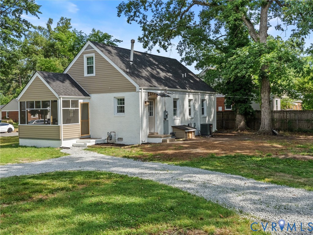 1901 W Club Ln