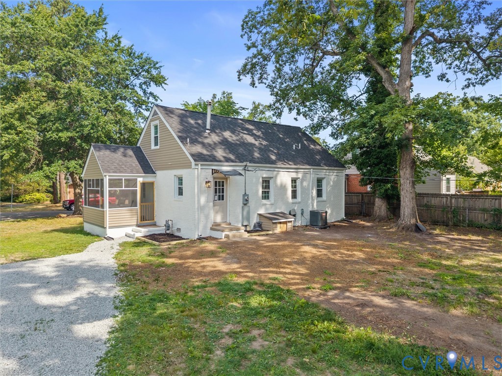 1901 W Club Ln