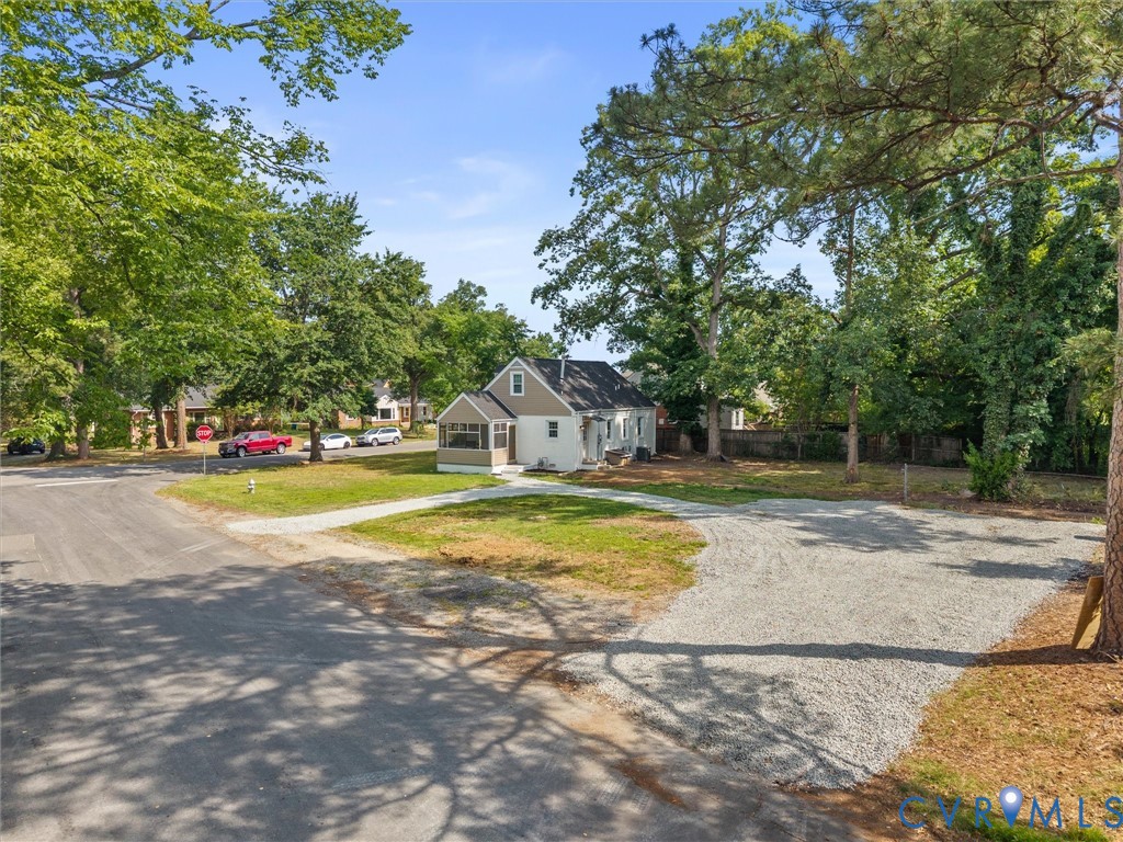 1901 W Club Ln