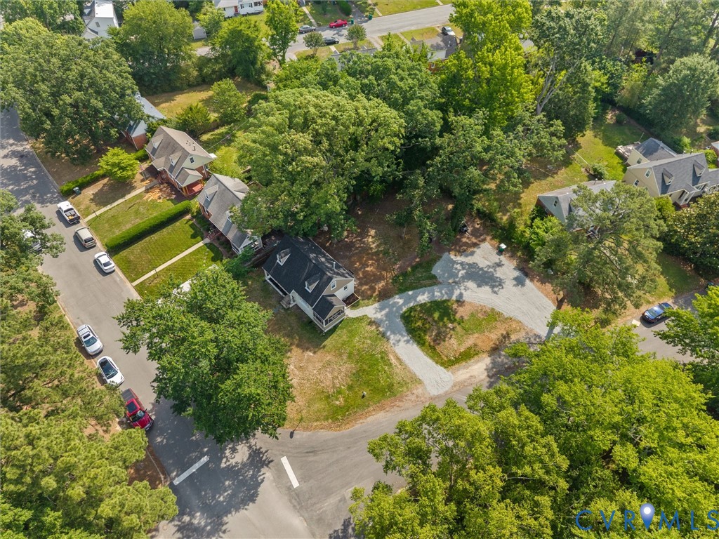 1901 W Club Ln