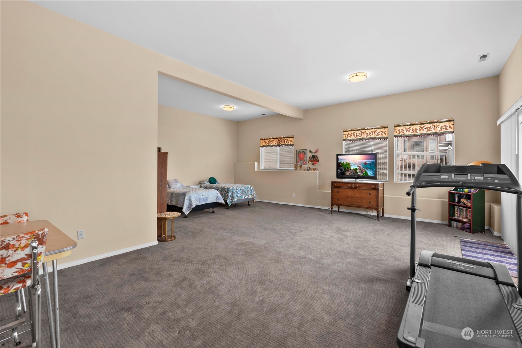 1556 Holly Ln