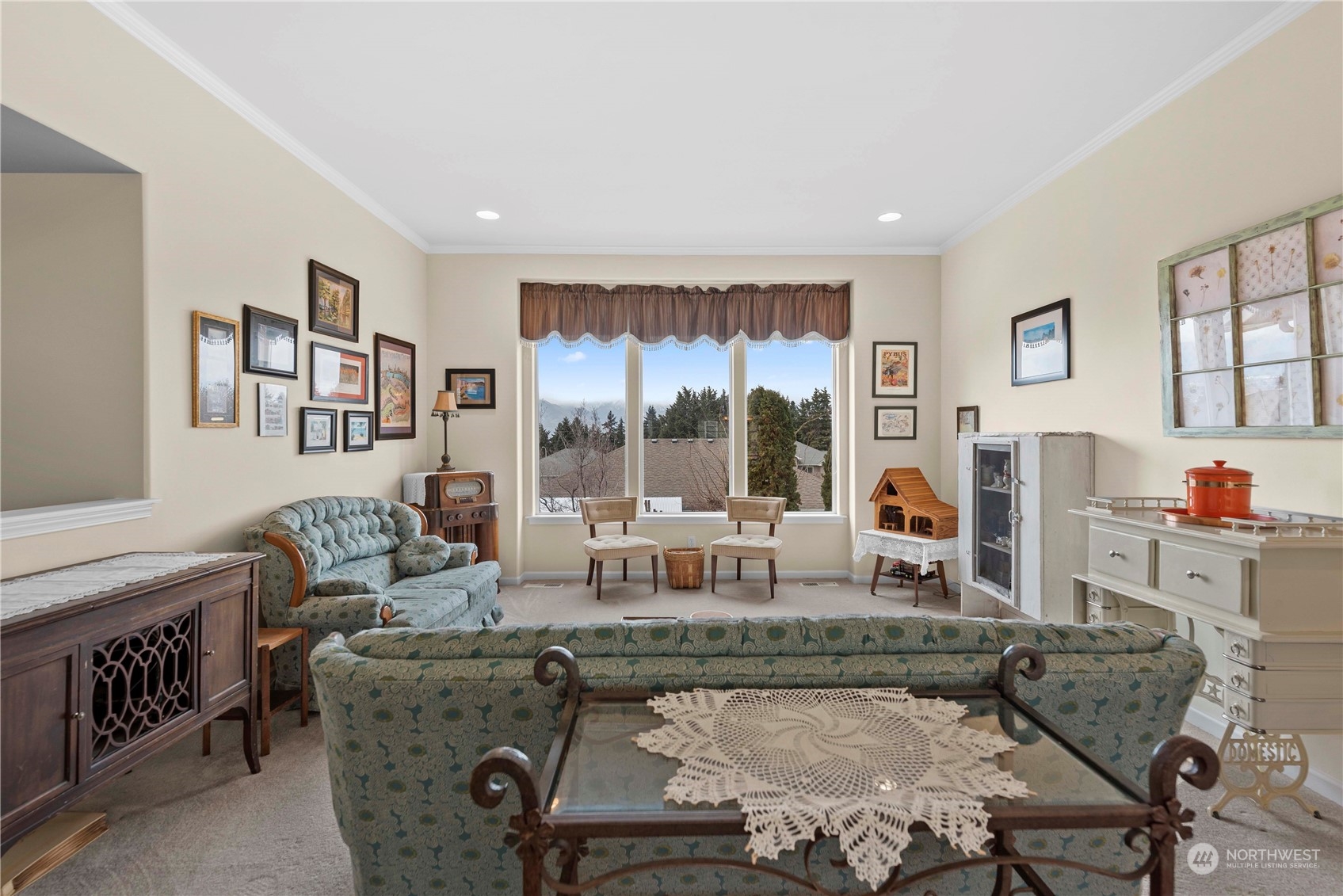 1556 Holly Ln