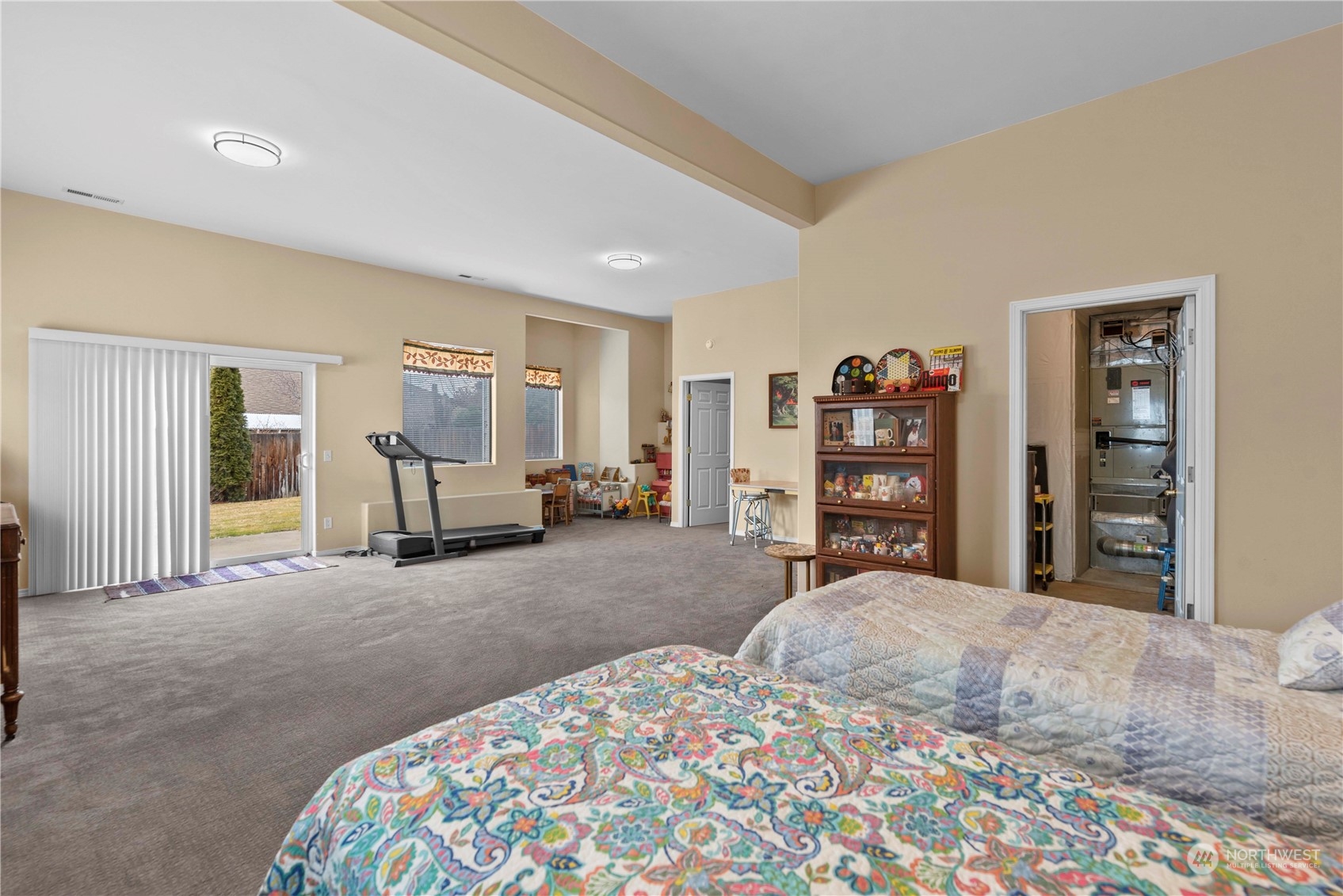 1556 Holly Ln