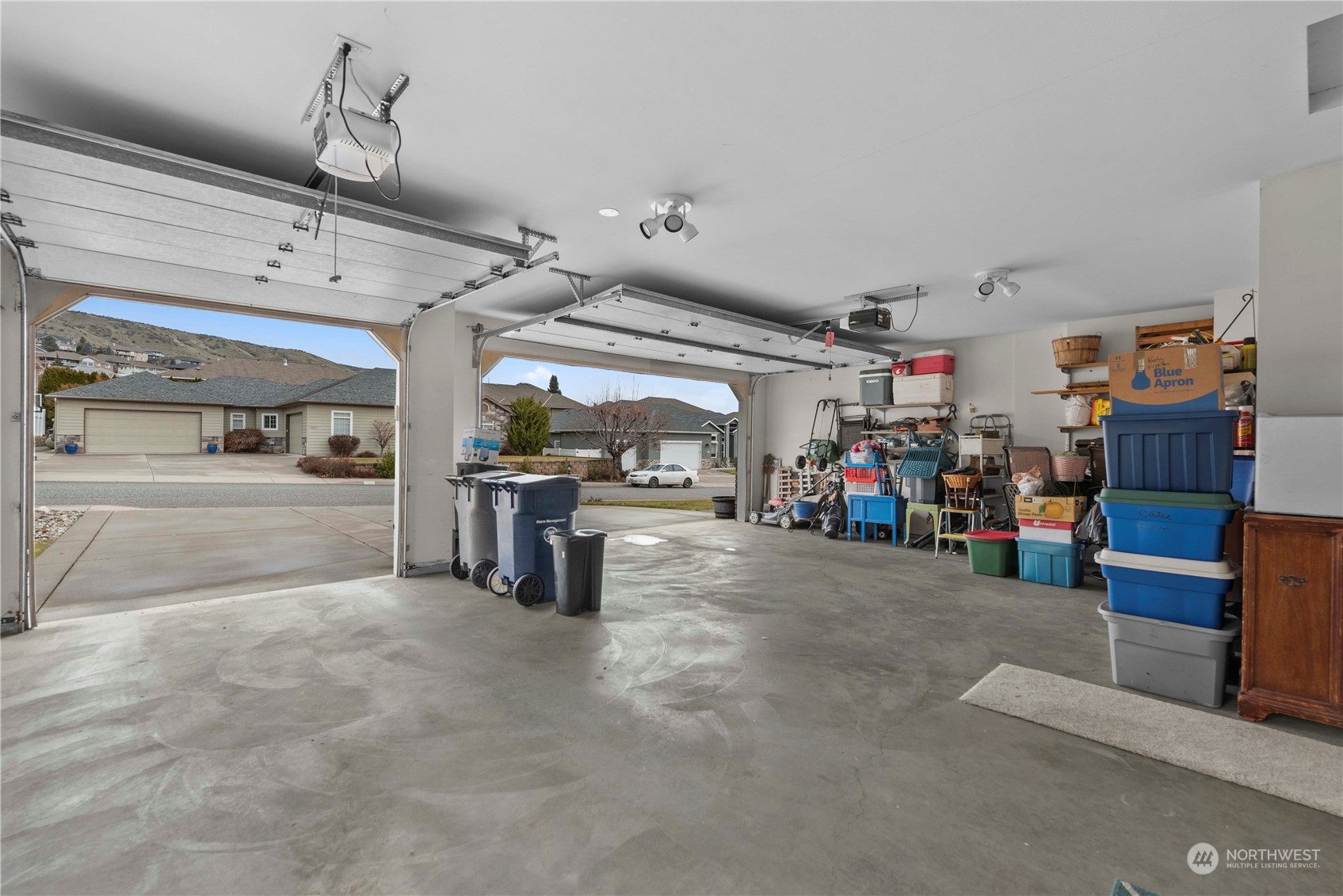 1556 Holly Ln