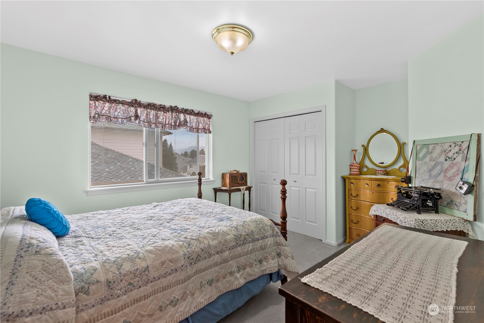 1556 Holly Ln