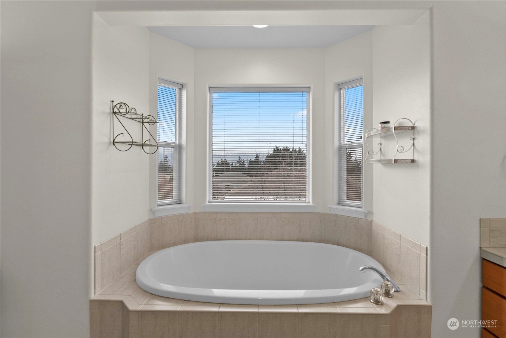 1556 Holly Ln
