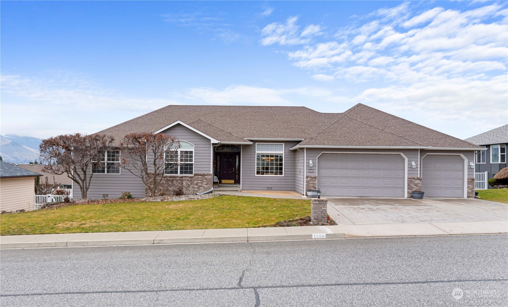 1556 Holly Ln